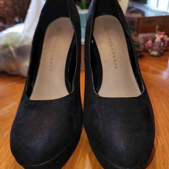 Size 8 Lauren Conrad Black Suede Heels - Picture 7 of 9